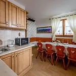 Goralowe & Chalet Bańska